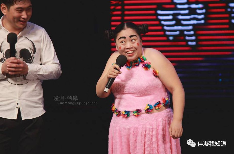 小黄飞崔大笨最新演出，东北风情热烈狂欢盛宴